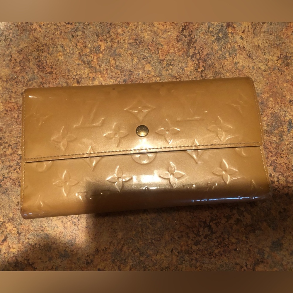 Authentic Louis Vuitton Vernis Wallet